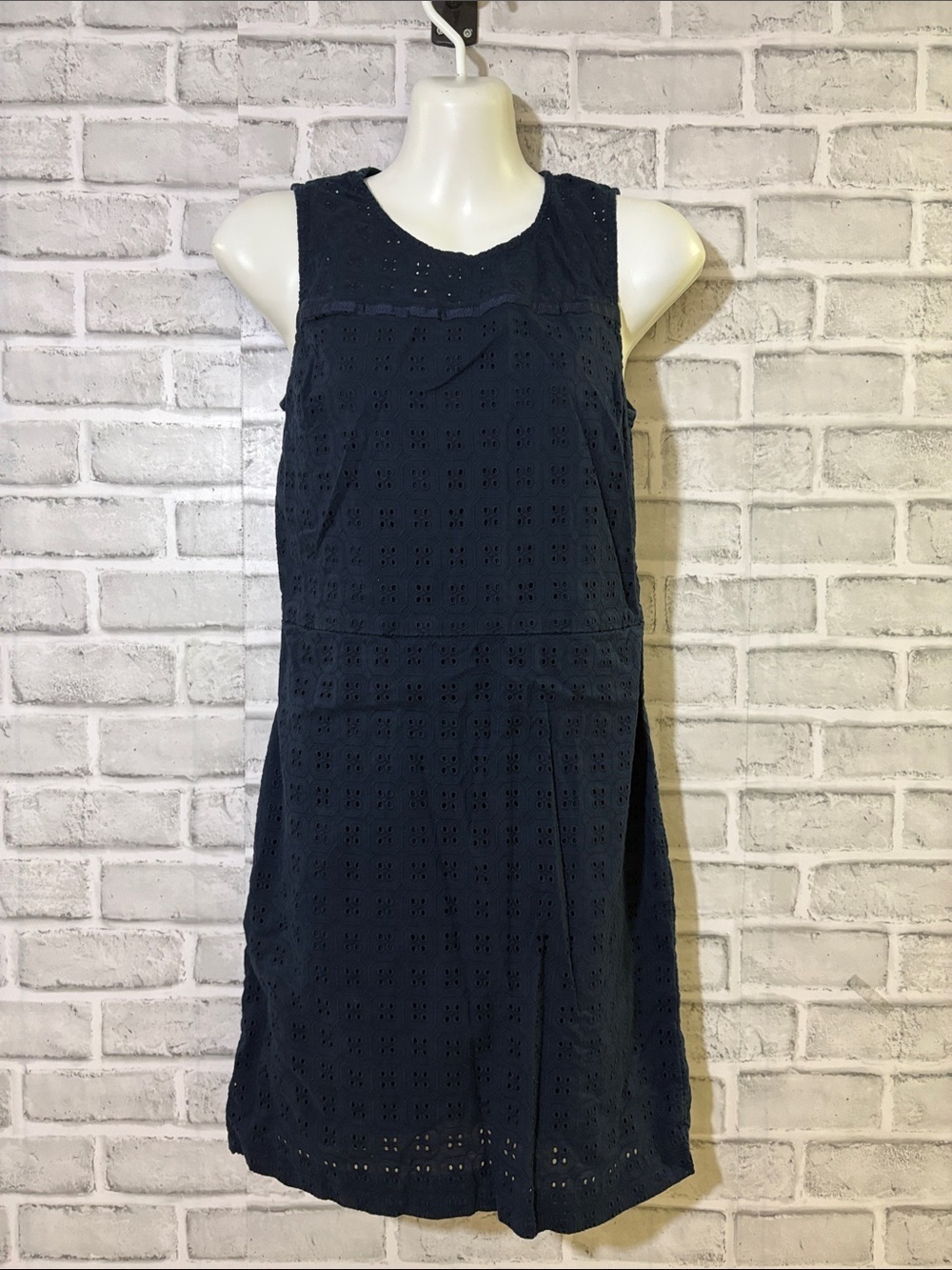 Banana Republic Sleeveless Navy Eyelet Midi Dress with Scoop Neck, size 0